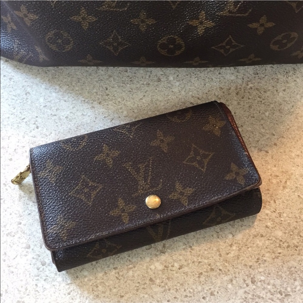 AUTHENTIC Louis Vuitton wallet